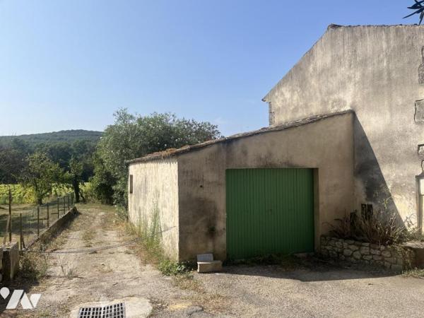 TERRAIN A BATIR DE 740 M² HORS LOTISSEMENT AVEC GARAGE et REMISE EN PIERRE