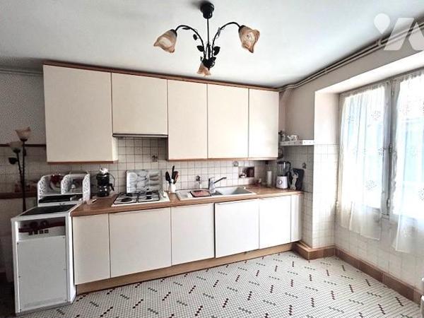 Centre de Saint Philbert De Grand Lieu, maison à rénover avec Jardin