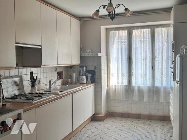 Centre de Saint Philbert De Grand Lieu, maison à rénover avec Jardin