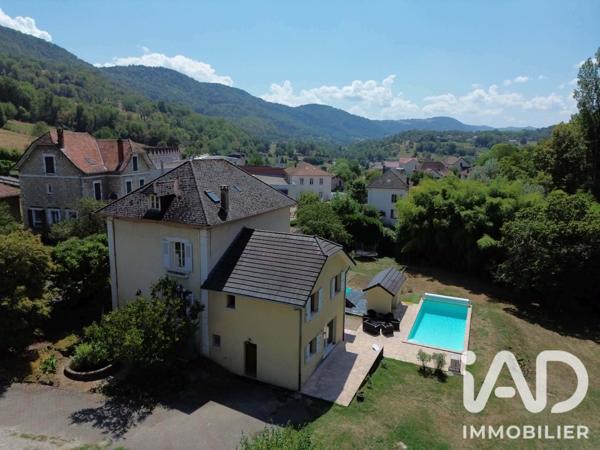 Maison à vendre 10 pièces 249 m² La Bridoire