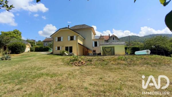 Maison à vendre 10 pièces 249 m² La Bridoire