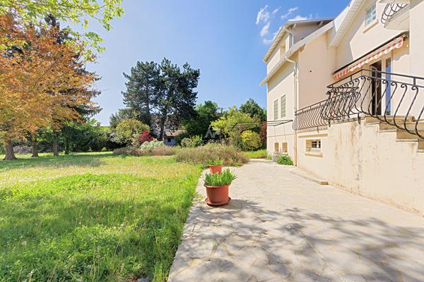 Maison à vendre à Saint-Germain-en-Laye - Sous-préfecture 927 000 € **  - Référence  18544