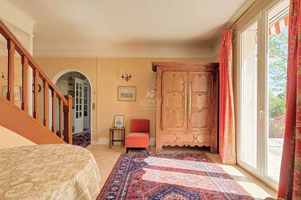 Maison à vendre à Saint-Germain-en-Laye - Sous-préfecture 927 000 € **  - Référence  18544