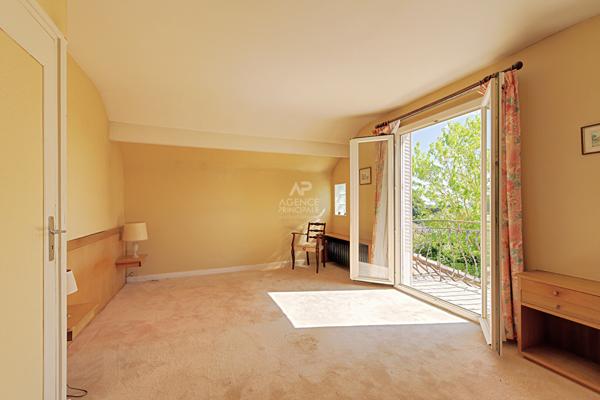 Maison à vendre à Saint-Germain-en-Laye - Sous-préfecture 927 000 € **  - Référence  18544