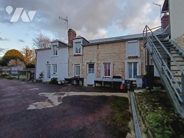 ensemble de deux maisons louées