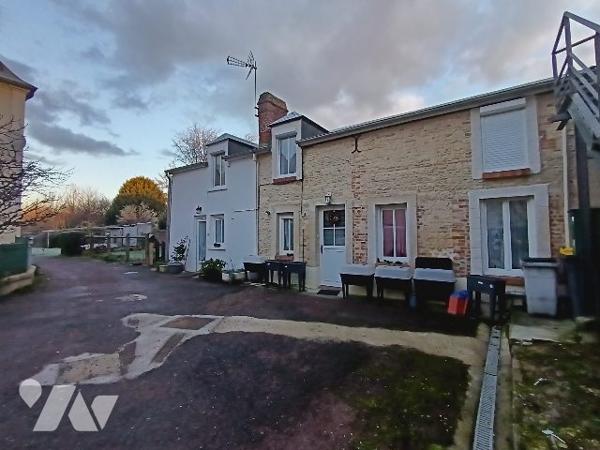 ensemble de deux maisons louées
