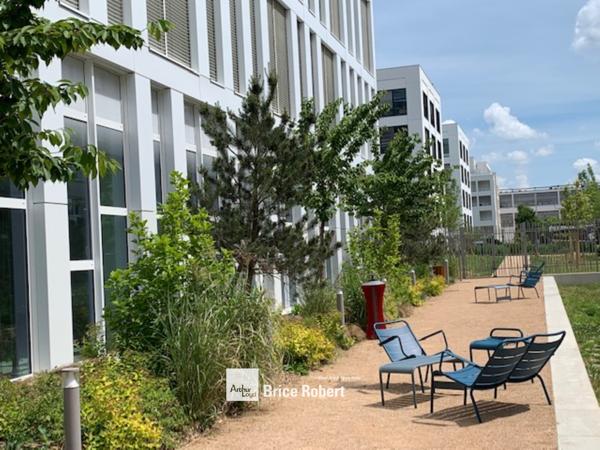 Bureaux à louer neufs avec jardin privatif à Vaulx-en-Velin Carré de Soie