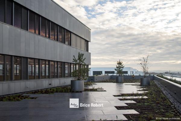 Bureaux à louer neufs avec jardin privatif à Vaulx-en-Velin Carré de Soie