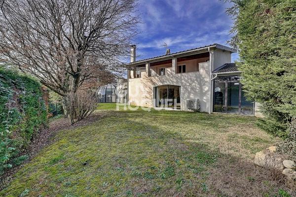 MAISON FAMILIALE DE CHARME AVEC PISCINE CHAUFFEE - ENVIRONNEMENT PRIVILEGIE A CAILLOUX-SUR-FONTAINES