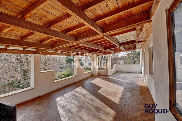 MAISON FAMILIALE DE CHARME AVEC PISCINE CHAUFFEE - ENVIRONNEMENT PRIVILEGIE A CAILLOUX-SUR-FONTAINES