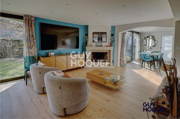 MAISON FAMILIALE DE CHARME AVEC PISCINE CHAUFFEE - ENVIRONNEMENT PRIVILEGIE A CAILLOUX-SUR-FONTAINES