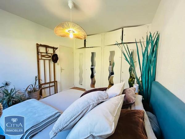 Appartement à louer 3 pièces 62.25m² Tours (37200)