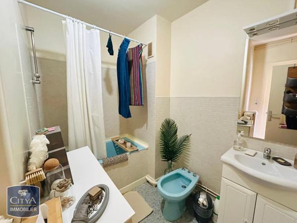 Appartement à louer 3 pièces 62.25m² Tours (37200)