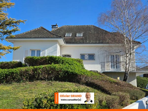 Grande maison Familiale avec Garage et Jardin - Proche Centre-bourg et Commodités