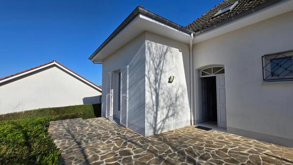 Grande maison Familiale avec Garage et Jardin - Proche Centre-bourg et Commodités