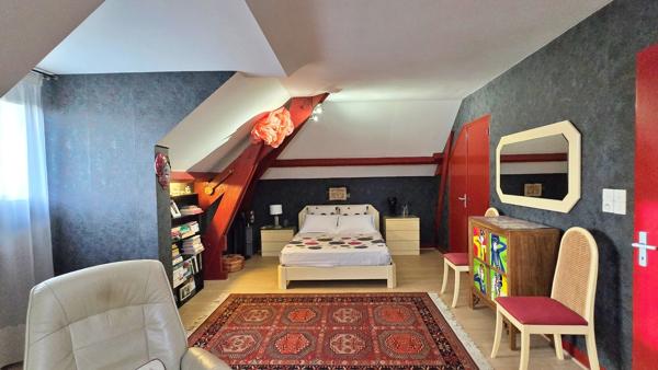 Grande maison Familiale avec Garage et Jardin - Proche Centre-bourg et Commodités