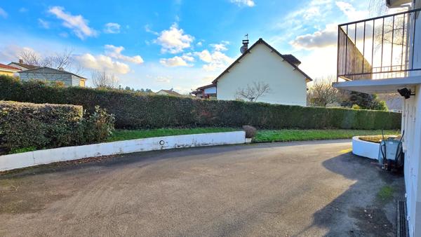Grande maison Familiale avec Garage et Jardin - Proche Centre-bourg et Commodités
