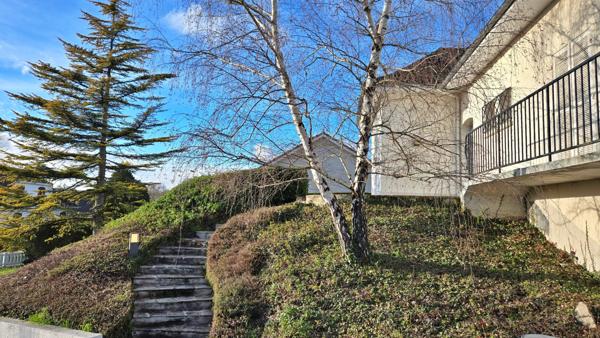 Grande maison Familiale avec Garage et Jardin - Proche Centre-bourg et Commodités