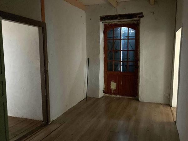 Manoir du XIIIème avec une longère, pigeonnier et grange sur plus de 13Ha
