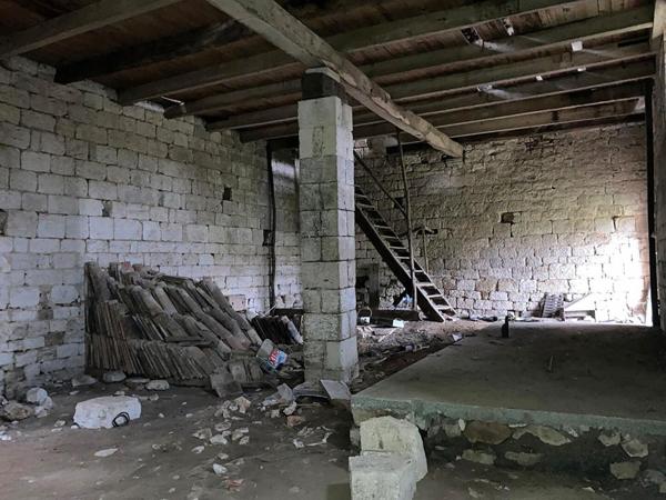 Manoir du XIIIème avec une longère, pigeonnier et grange sur plus de 13Ha