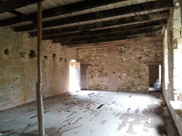 Manoir du XIIIème avec une longère, pigeonnier et grange sur plus de 13Ha