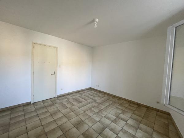 Martigues (13500) IMMEUBLE MARTIGUES 3 APPARTS 2 LOCAUX