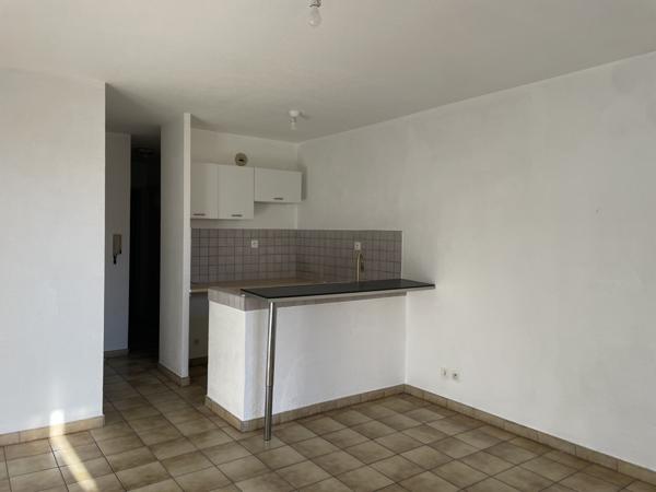 Martigues (13500) IMMEUBLE MARTIGUES 3 APPARTS 2 LOCAUX