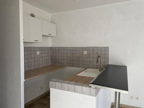 Martigues (13500) IMMEUBLE MARTIGUES 3 APPARTS 2 LOCAUX