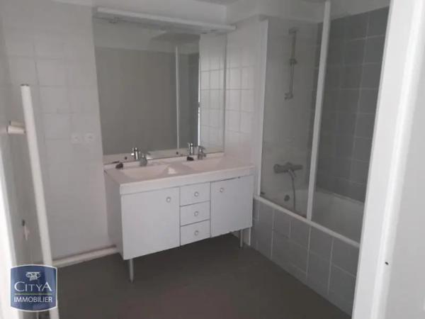 Appartement à louer 4 pièces 107.41m²