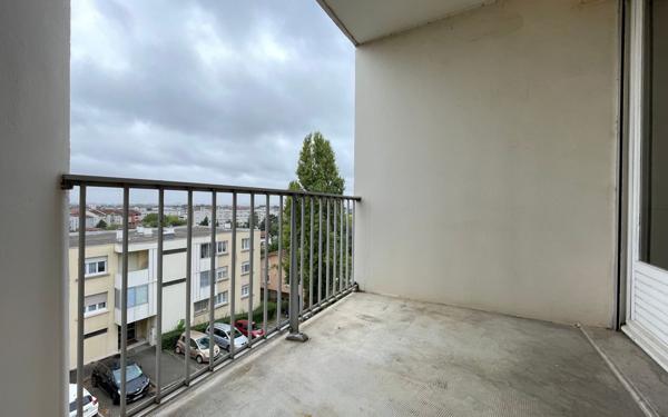 Appartement à vendre    2 pièces •  Décines-Charpieu