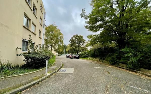 Appartement à vendre    2 pièces •  Décines-Charpieu