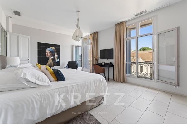 Hôtel particulier début XXe avec jardin, piscine et garage en coeur de ville