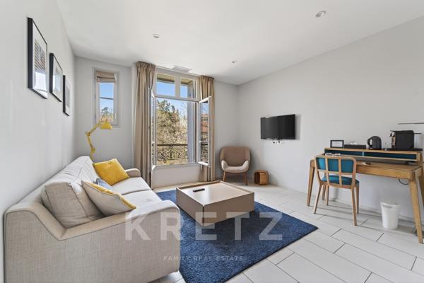 Hôtel particulier début XXe avec jardin, piscine et garage en coeur de ville