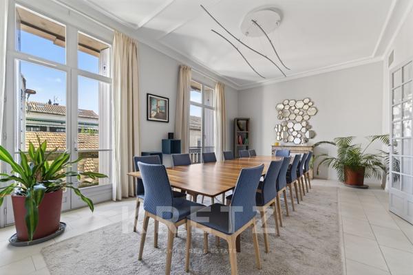 Hôtel particulier début XXe avec jardin, piscine et garage en coeur de ville