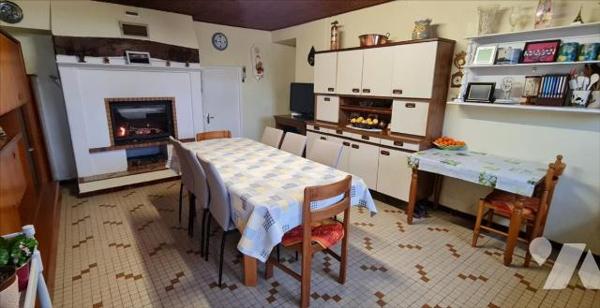 Maison + 5 hangars + 1 grange + 2 terrains à bâtir + dépendances