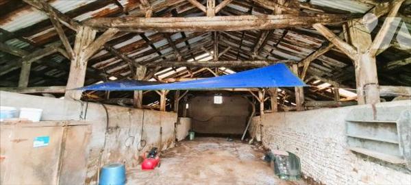 Maison + 5 hangars + 1 grange + 2 terrains à bâtir + dépendances