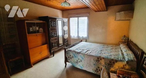 Maison + 5 hangars + 1 grange + 2 terrains à bâtir + dépendances