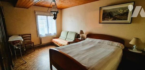 Maison + 5 hangars + 1 grange + 2 terrains à bâtir + dépendances