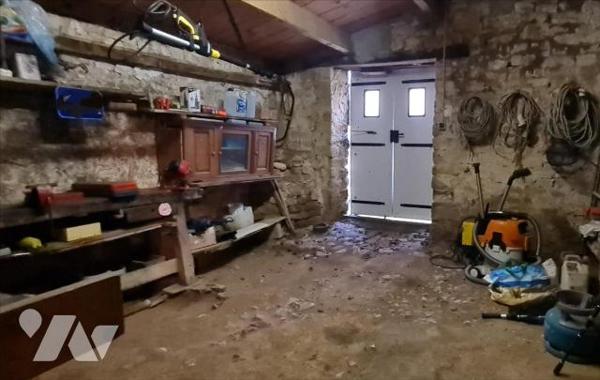 Maison + 5 hangars + 1 grange + 2 terrains à bâtir + dépendances