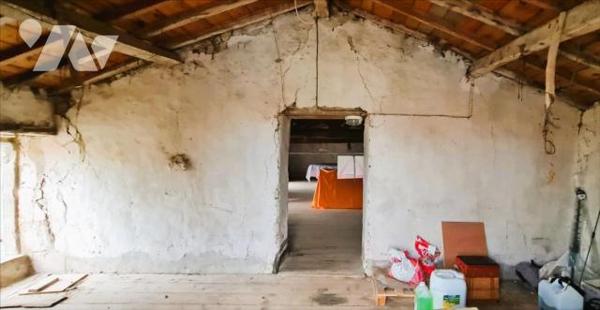 Maison + 5 hangars + 1 grange + 2 terrains à bâtir + dépendances