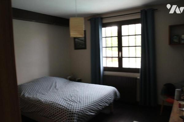 FORS, GRAND PAVILLON EN BON ETAT DE TYPE F6 AVEC GARAGE, JARDIN ET PISCINE .