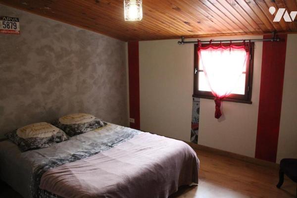 FORS, GRAND PAVILLON EN BON ETAT DE TYPE F6 AVEC GARAGE, JARDIN ET PISCINE .