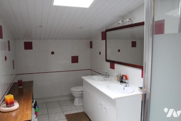 FORS, GRAND PAVILLON EN BON ETAT DE TYPE F6 AVEC GARAGE, JARDIN ET PISCINE .