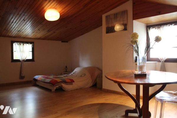 FORS, GRAND PAVILLON EN BON ETAT DE TYPE F6 AVEC GARAGE, JARDIN ET PISCINE .