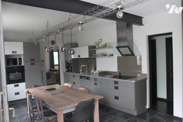 FORS, GRAND PAVILLON EN BON ETAT DE TYPE F6 AVEC GARAGE, JARDIN ET PISCINE .