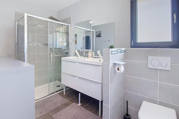 A VENDRE en EXCLUSIVITÉ à VIDAUBAN Maison contemporaine de 138m²  5 chambres  GARAGE  sur 1400m2 de terrain