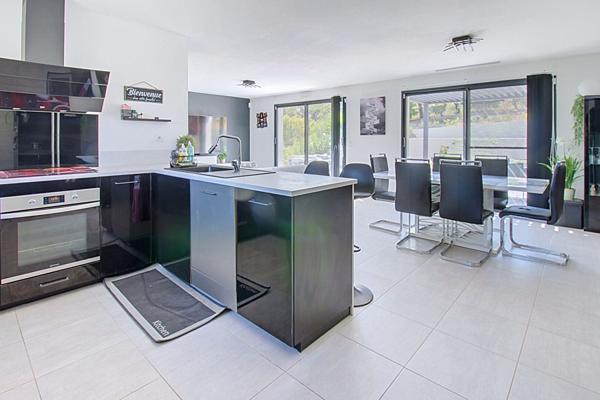 A VENDRE en EXCLUSIVITÉ à VIDAUBAN Maison contemporaine de 138m²  5 chambres  GARAGE  sur 1400m2 de terrain