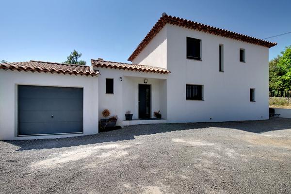 A VENDRE en EXCLUSIVITÉ à VIDAUBAN Maison contemporaine de 138m²  5 chambres  GARAGE  sur 1400m2 de terrain
