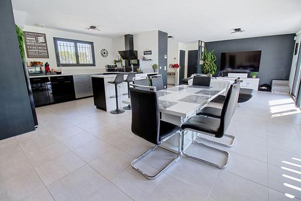 A VENDRE en EXCLUSIVITÉ à VIDAUBAN Maison contemporaine de 138m²  5 chambres  GARAGE  sur 1400m2 de terrain