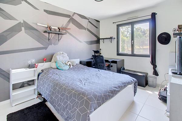 A VENDRE en EXCLUSIVITÉ à VIDAUBAN Maison contemporaine de 138m²  5 chambres  GARAGE  sur 1400m2 de terrain